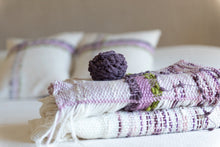 Load image into Gallery viewer, Jacarandá 2: Bed scarf