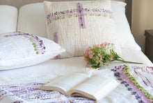 Load image into Gallery viewer, Jacarandá 2 : Bed scarf and cover pillows set